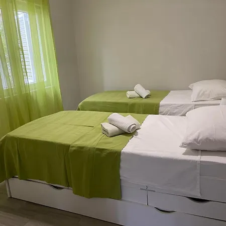 4 Princesses Vela Luka